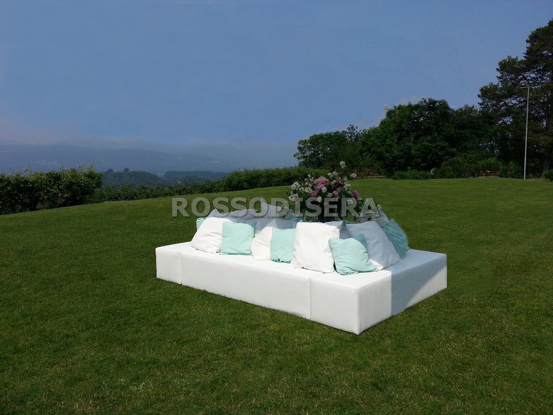 loung island 3x2 mt. rental in Milan Italy